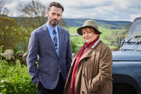 who is returning to vera